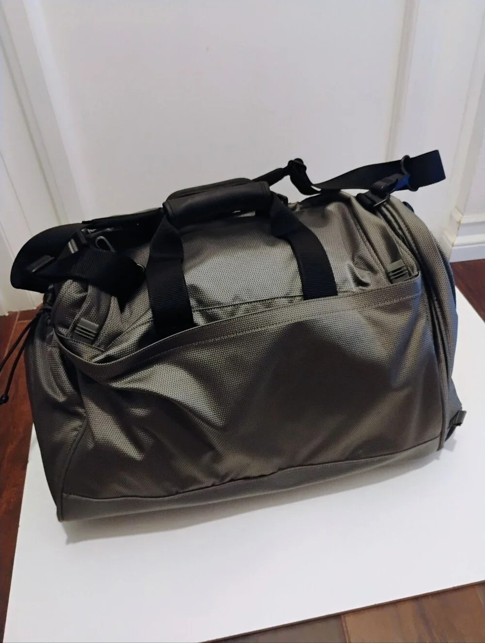 Tumi durable gray
